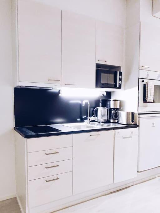 New Studio Cherry Near Helsinki Airport In Kivistoe Vantaa Buitenkant foto